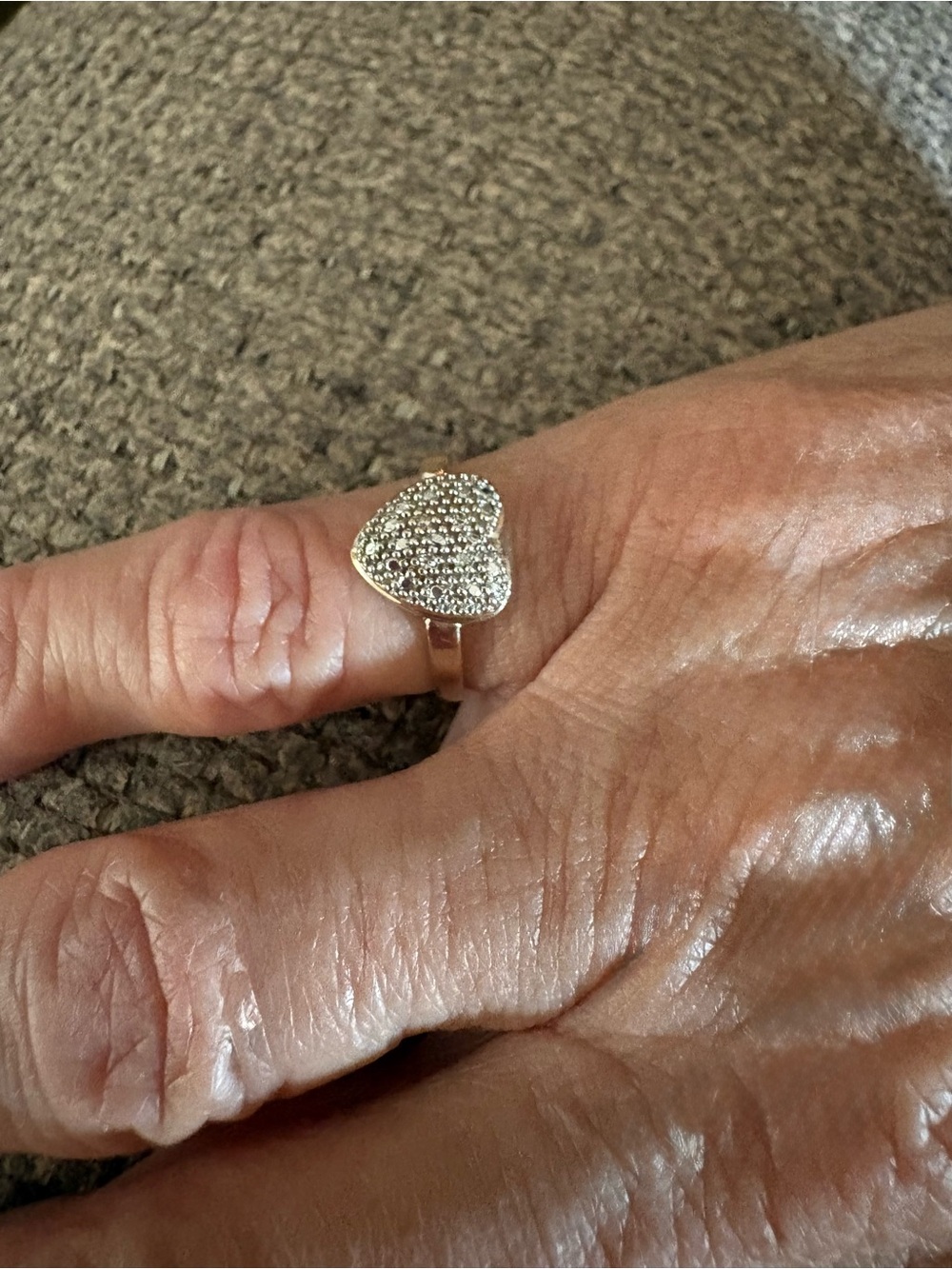 Heart Pavé Ring in 10k Gold - Picture 4 of 8